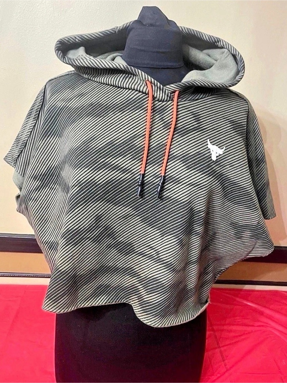 Under Armour Project Rock Fleece Printed Short Sleeve Hoodie Gray & Black Small